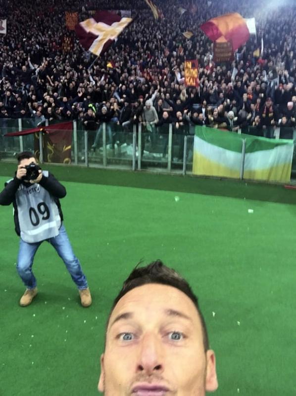 Totti selfie celebration