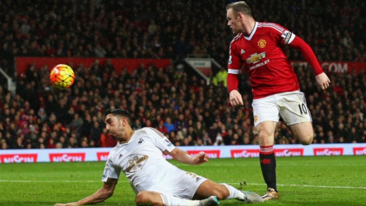 Wayne Rooney flicks a perfect backheel 
