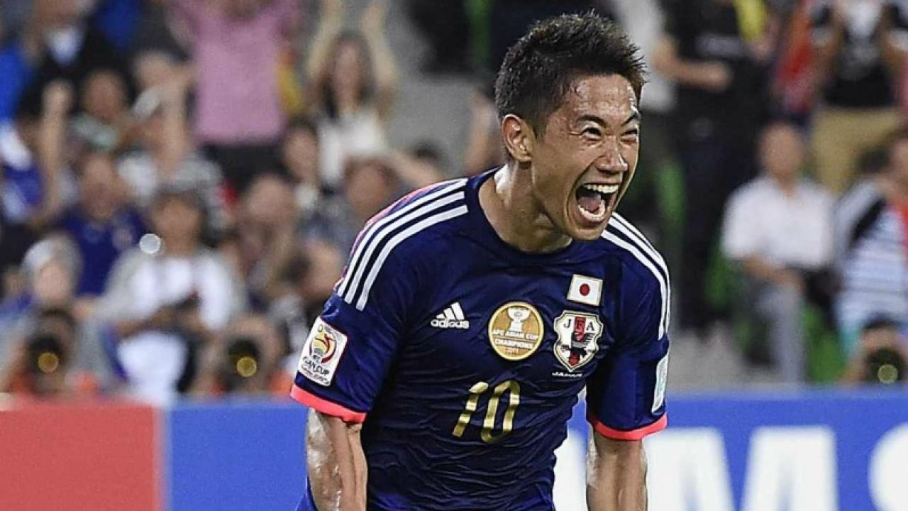 Shinji Kagawa scores amazing goal in 5 - 0 romp of Syria. 
