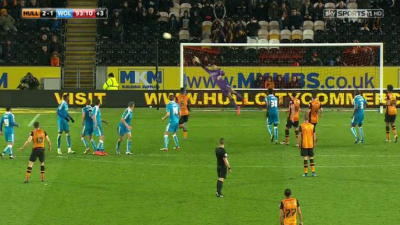 Robert Snodgrass's stoppage time goal lifted Hull City over Wolverhampton Wanderers. 
