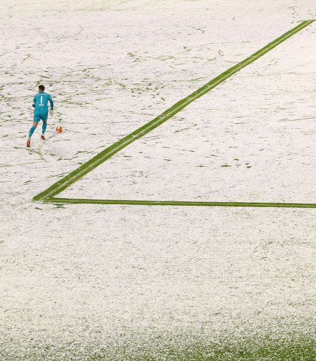 Manuel Neuer playing in the snow.