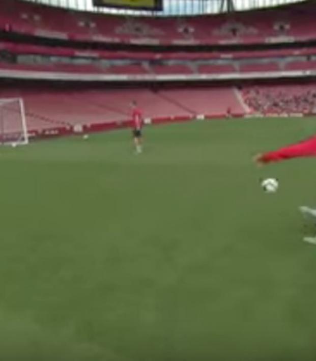 Arsenal's Koscienly executes perfect rabona in training
