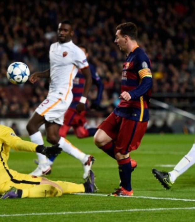 Messi chips AS Roma goalkeeper