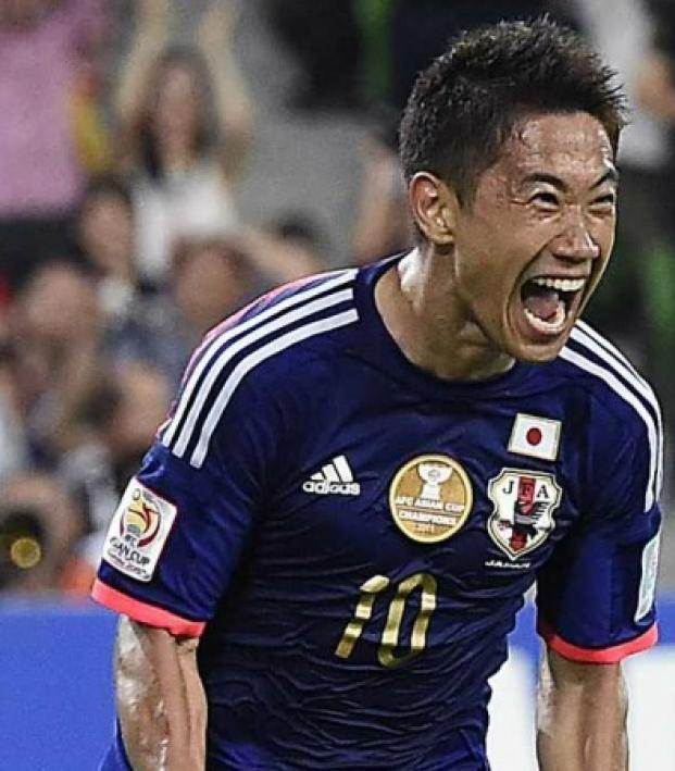 Shinji Kagawa scores amazing goal in 5 - 0 romp of Syria. 