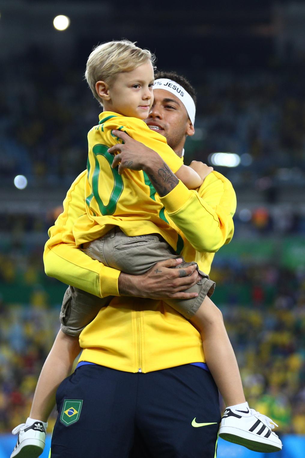Neymar and son celebrate after 2016 Olympics