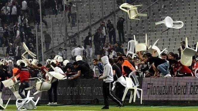 Besiktas Ultras Throw Chairs