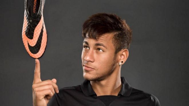 Neymar Nike - He balances a Nike cleat on his finger