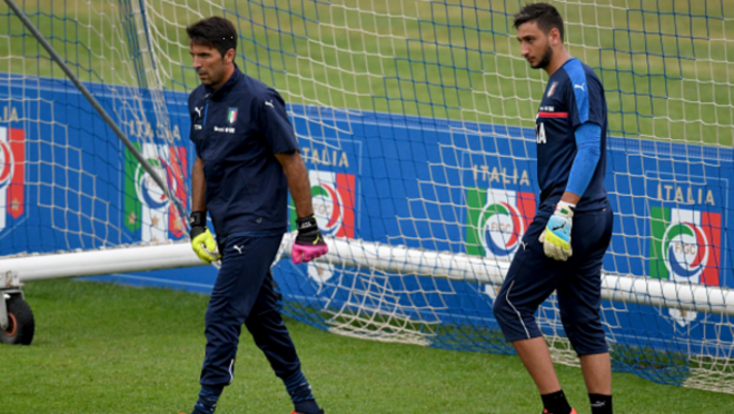 Gianluigi Buffon and Gianluigi Donnarumma, the present and the future.