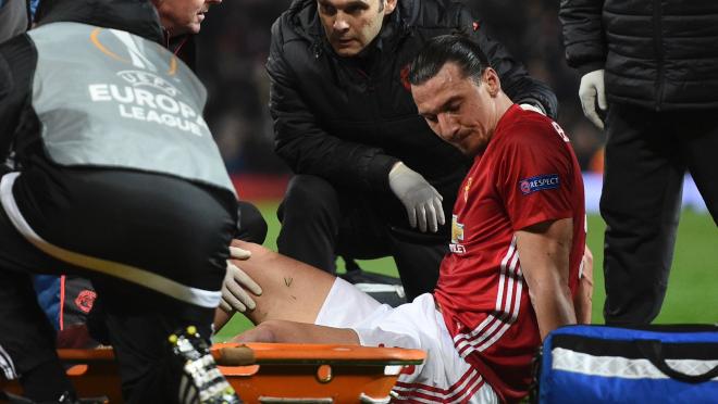 Zlatan Ibrahimovic knee injury