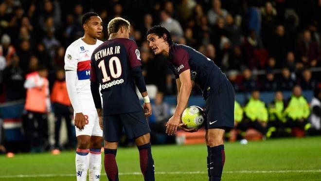 Neymar and Edinson Cavani fight