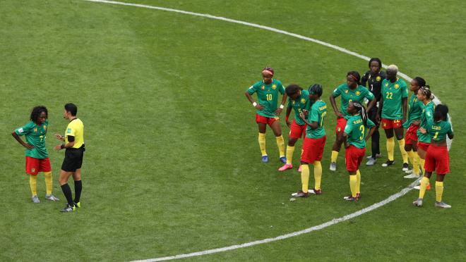 England vs Cameroon referee