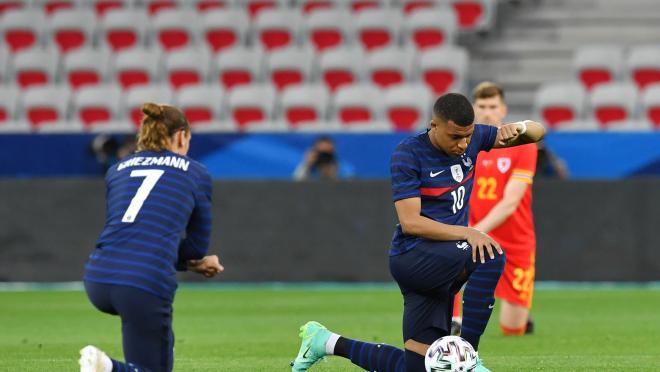 Why Players Kneel Before Matches At Euros