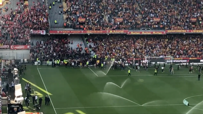 Lens Fans Invade Pitch vs. Lille