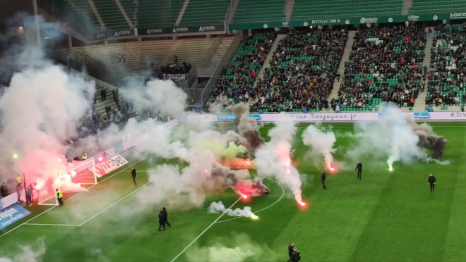 Saint-Étienne vs Angers Fans Flares