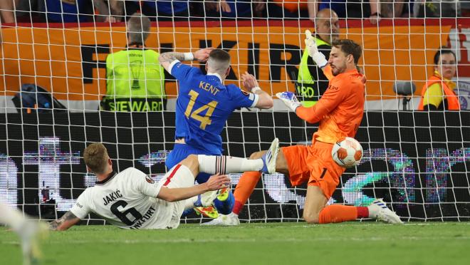 Kevin Trapp Save vs Rangers