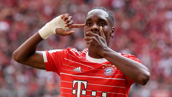 Mathys Tel celebrates his record-breaking goal vs. Stuttgart