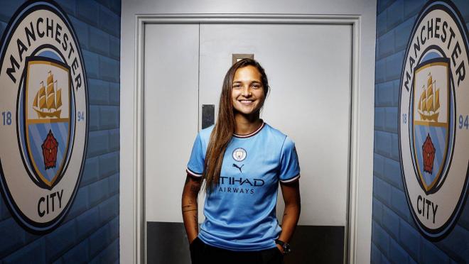 Deyna Castellanos firma en Manchester City