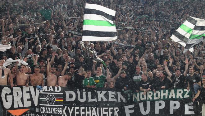 Gladbach players agree to pay cuts