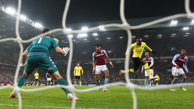 Romelu Lukaku scores against Villa