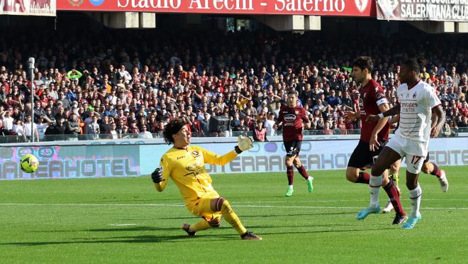 Atajadas de Memo Ochoa vs AC Milan