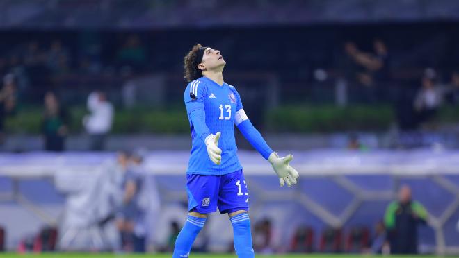 Abucheos a Memo Ochoa