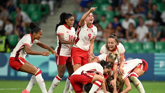 Canada celebrate late-winner against France in 2024 Paris Olympics