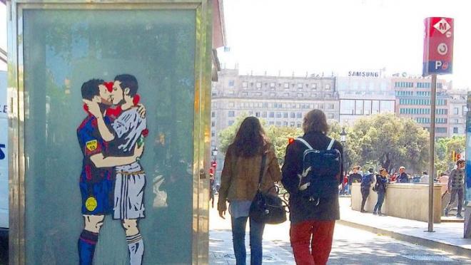 Lionel Messi and Cristiano Ronaldo smooch