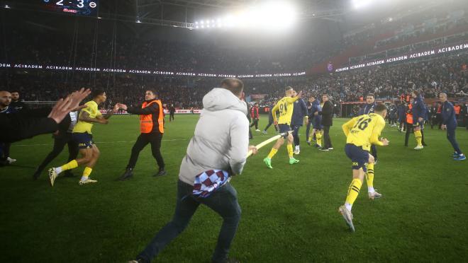 Fenerbahce fight against fans