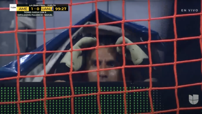 Guzmán hides under tarp after red card