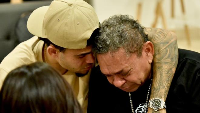 Luis Diaz reunites with father.