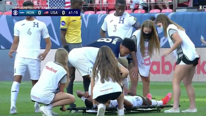 Concacaf Stretcher Girls