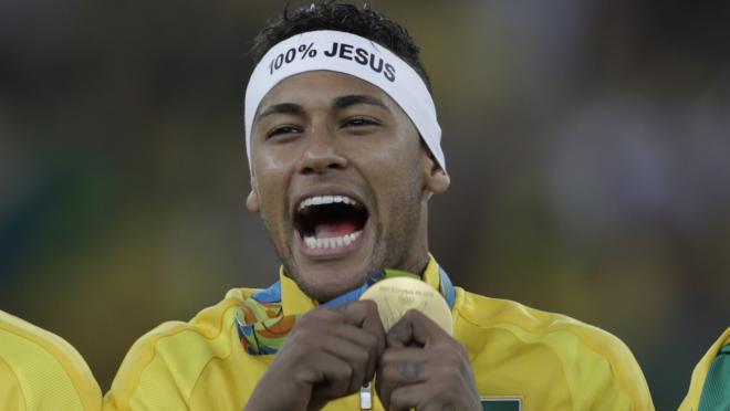 Neymar Jr celebrates