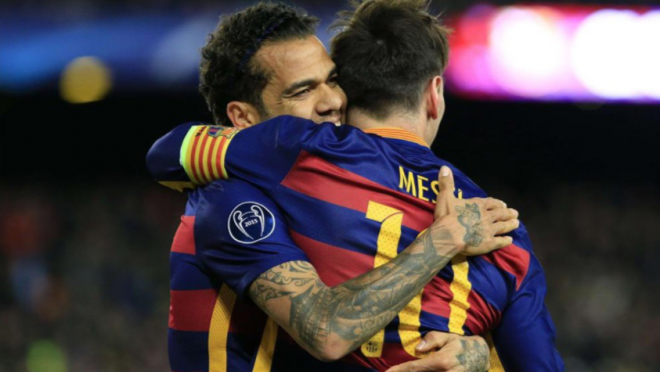 Lionel Messi and Dani Alves link up passes