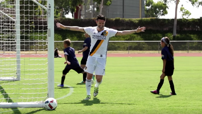 Steven Gerrard and Robbie Keane play 30 kids