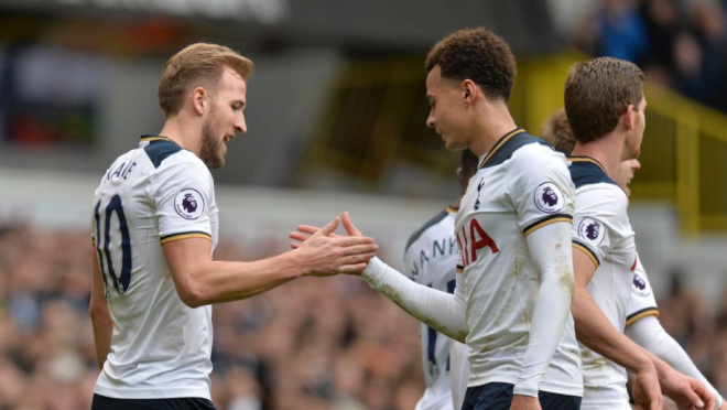 Dele Alli Harry Kane handshake 