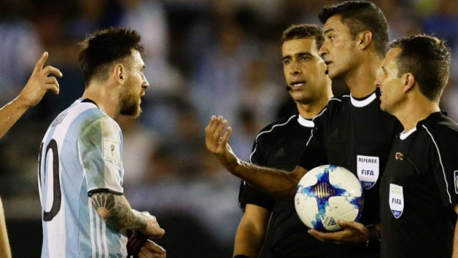 Video Lionel Messi Yelling at Referee