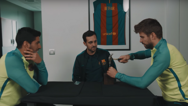 Magician visits FC Barcelona 