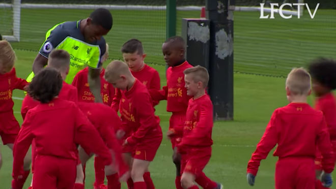 Gini Wijnaldum And Philippe Coutinho VS 30 Kids