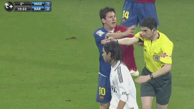 Lionel Messi Pushes Referee