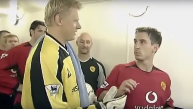 Gary Neville Hates Peter Schmeichel 