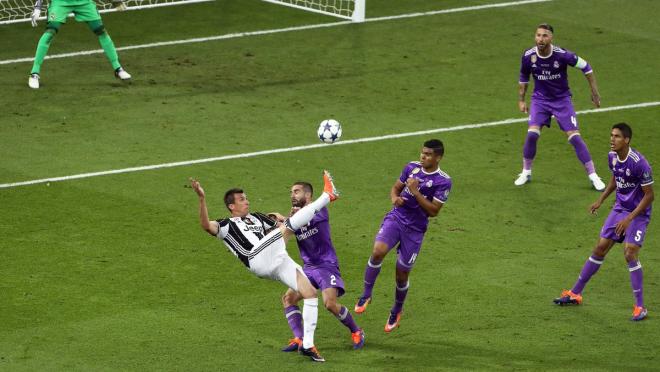 Mario Mandzukic Champions League Goal 