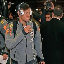 Neymar listening to his pre-game soccer playlist