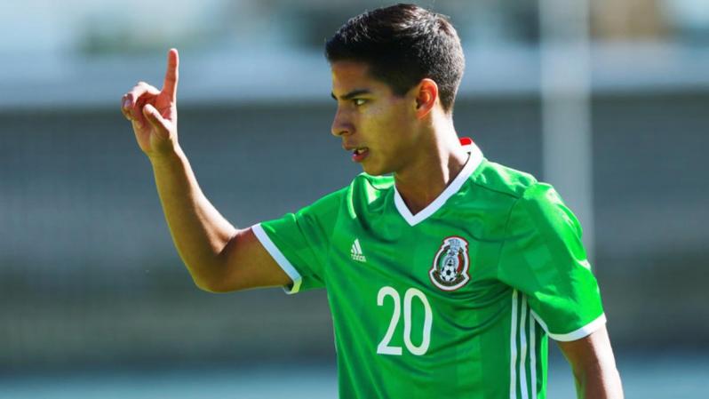 Diego Lainez playing for Mexico