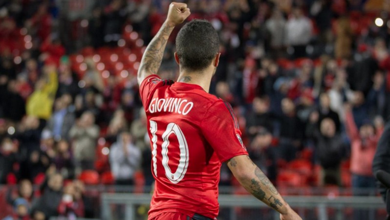 Giovinco scores a Messi like goal that sent Toronto to the playoffs. 