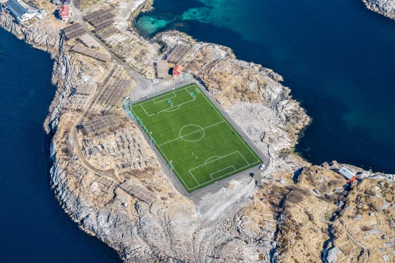 pictures of amazing stadiums, Henningsvaer Stadion