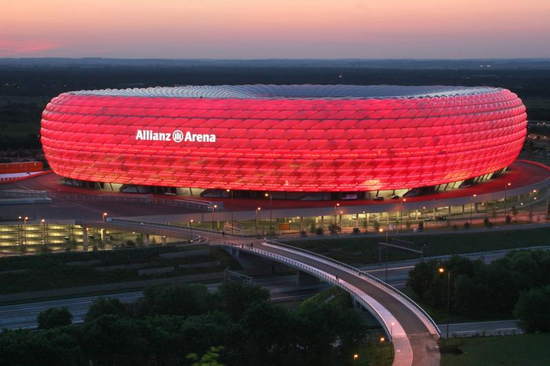 pictures of amazing stadiums, allianz arena lit up