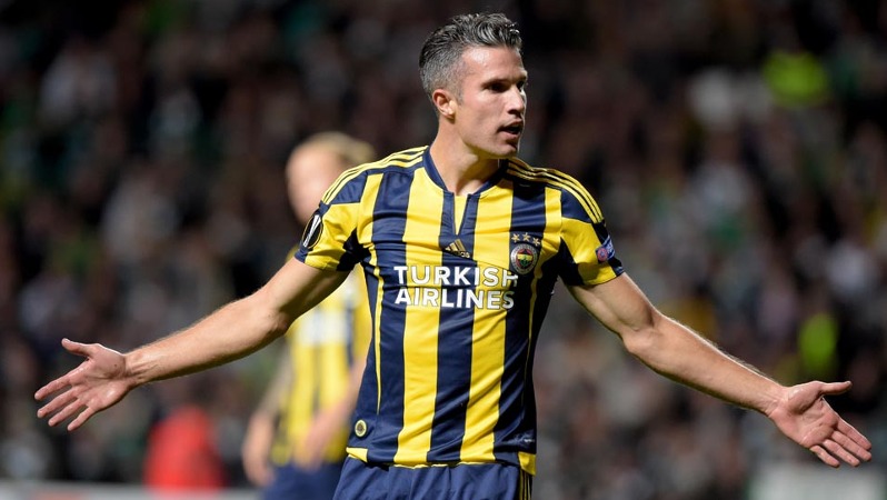 intentional own goal: van persie frustrated at fenerbahce.