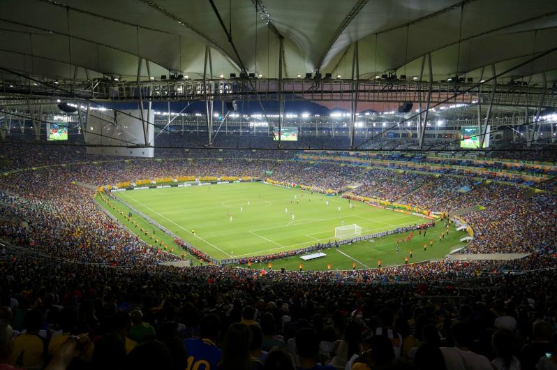 pictures of amazing stadiums, maracana inside night
