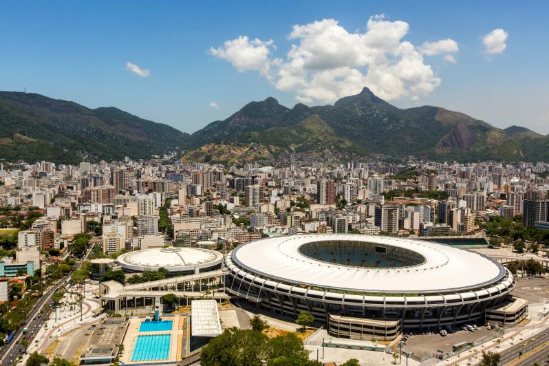 pictures of amazing stadiums, maracana mountain back drop